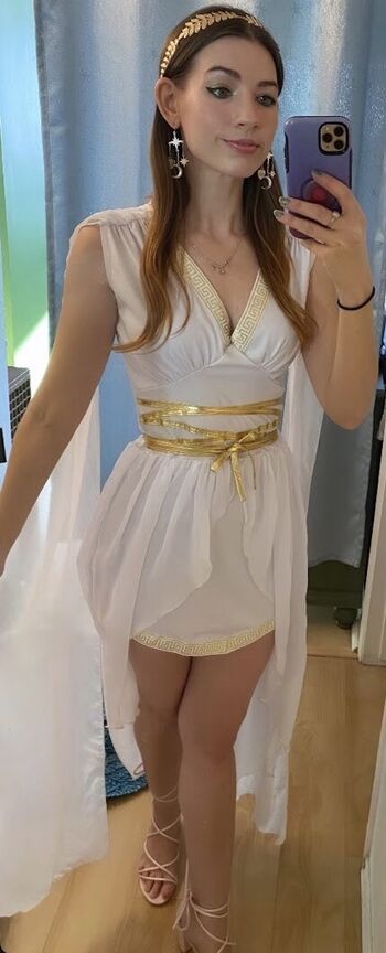 Amanda Lynne