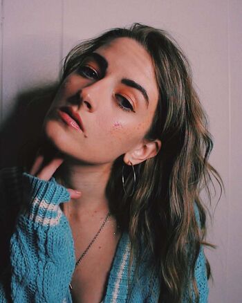 Caitlin Marie Reacts