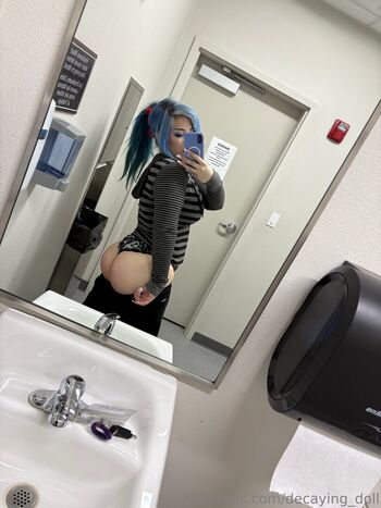 decaying_doll