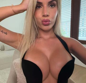 Helena Zoe Klein