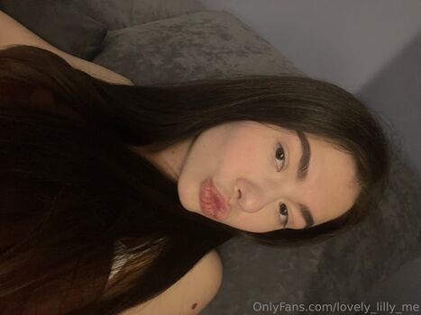 lovely_lilly_me