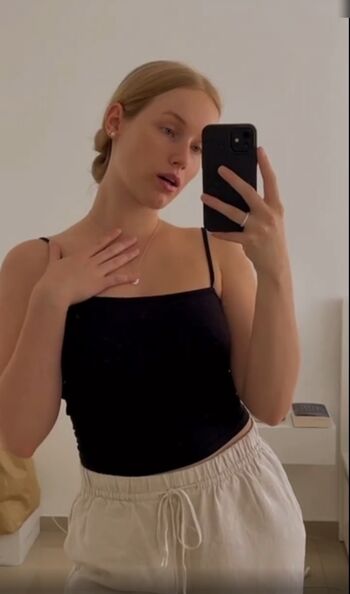 Nadine von relaxASMR