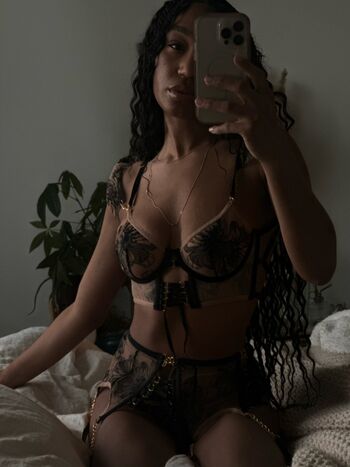 Nia Simone